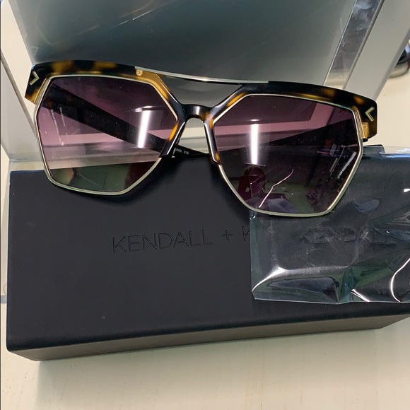 Authentic Kendall and Kylie Sunglasses - Picture 1 of 2
